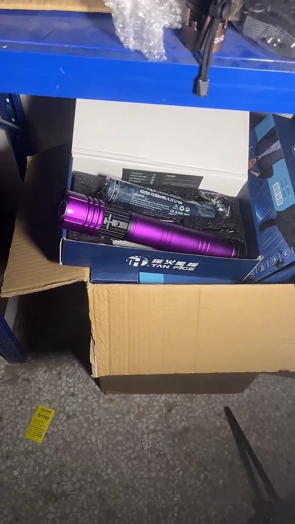 【紫蛇】五色光源户外强光手电变焦白蓝黄红紫蝎子手电筒