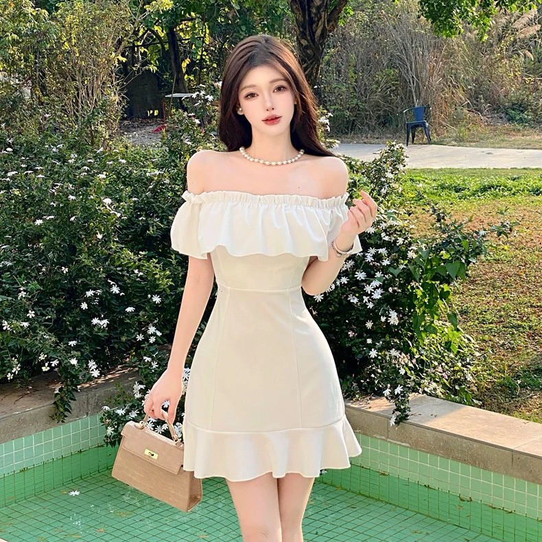 温柔风白色一字肩绝美连衣裙夏季荷叶边纯欲别致修身显瘦小裙子