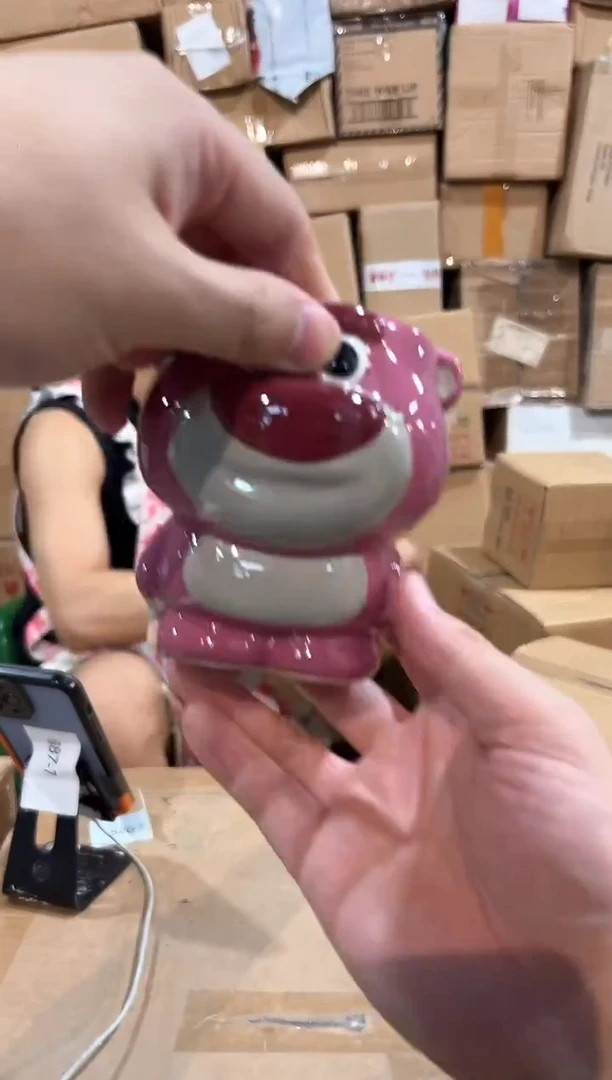 瓷片Q版草莓熊全身杯
