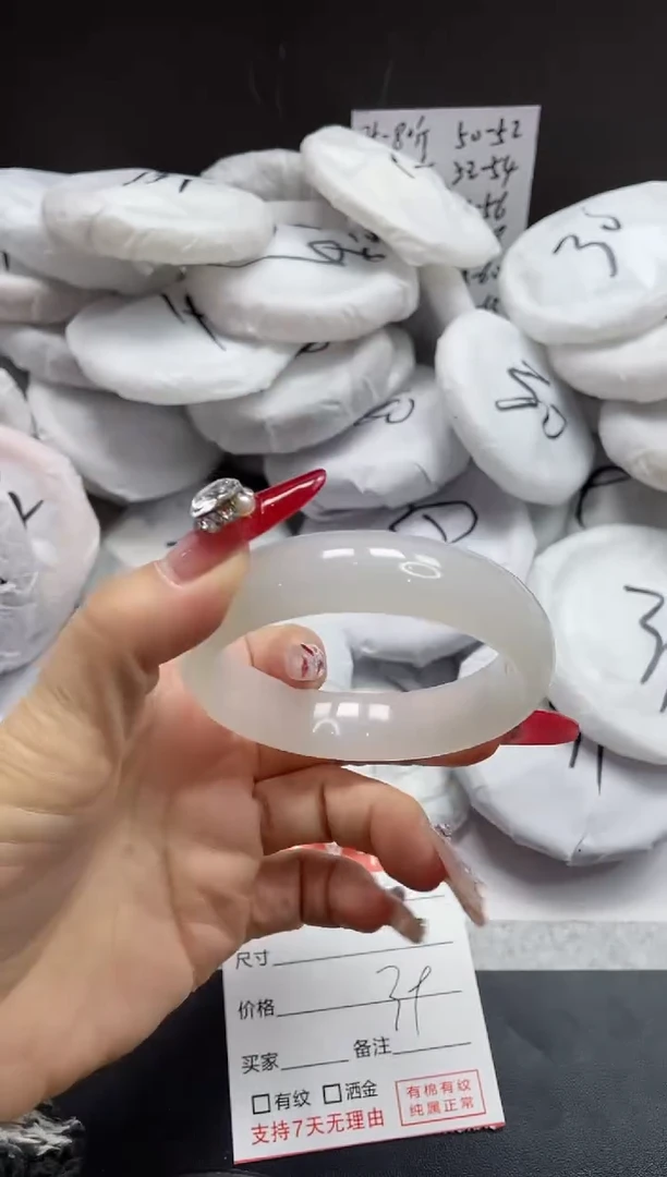 【闪购商品】石英质玉手镯未镶嵌51