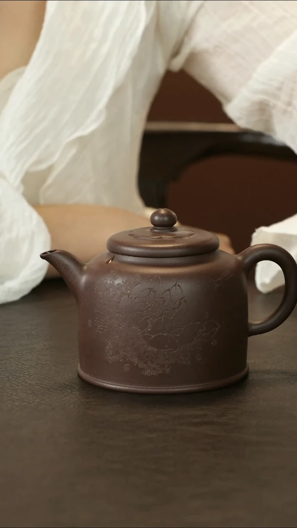 茶壶紫砂施施 禅钟 刻荷花 240cc