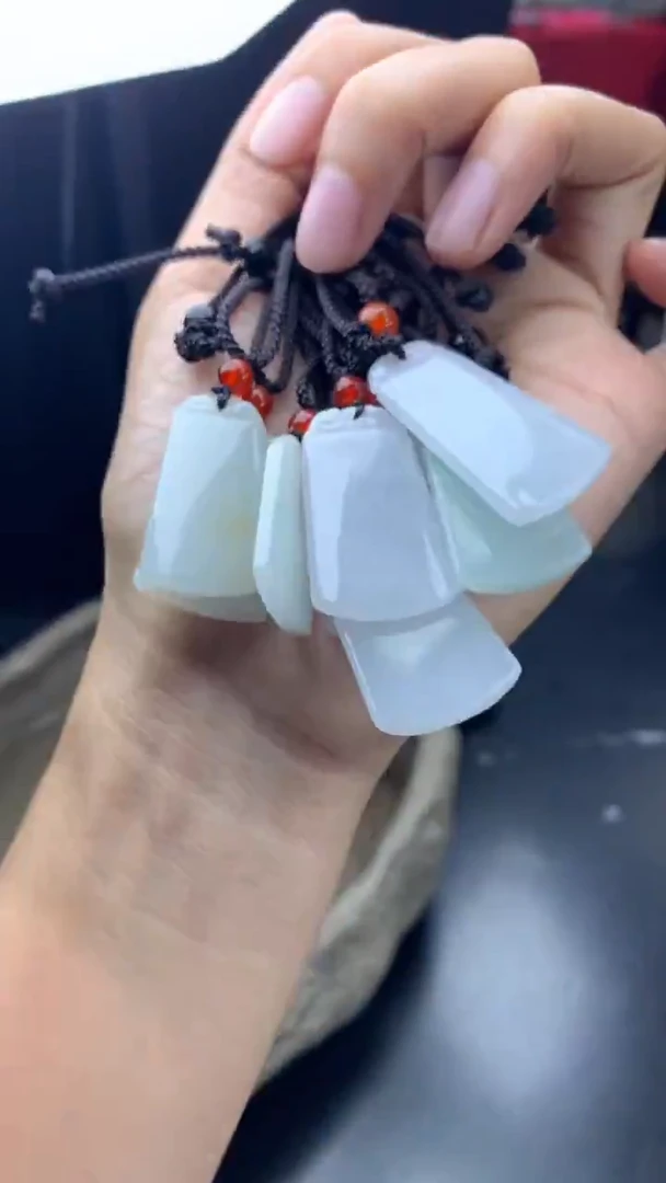 颈饰未镶嵌翡翠无事牌（多样性发一）