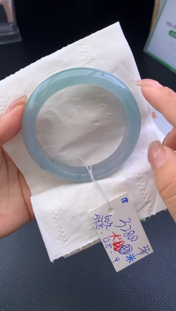 未镶嵌手镯翡翠手镯