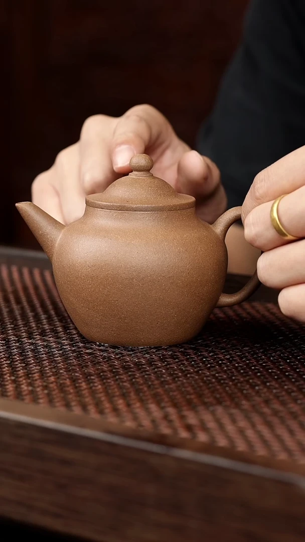 茶壶紫砂芝麻绿笠帽水平