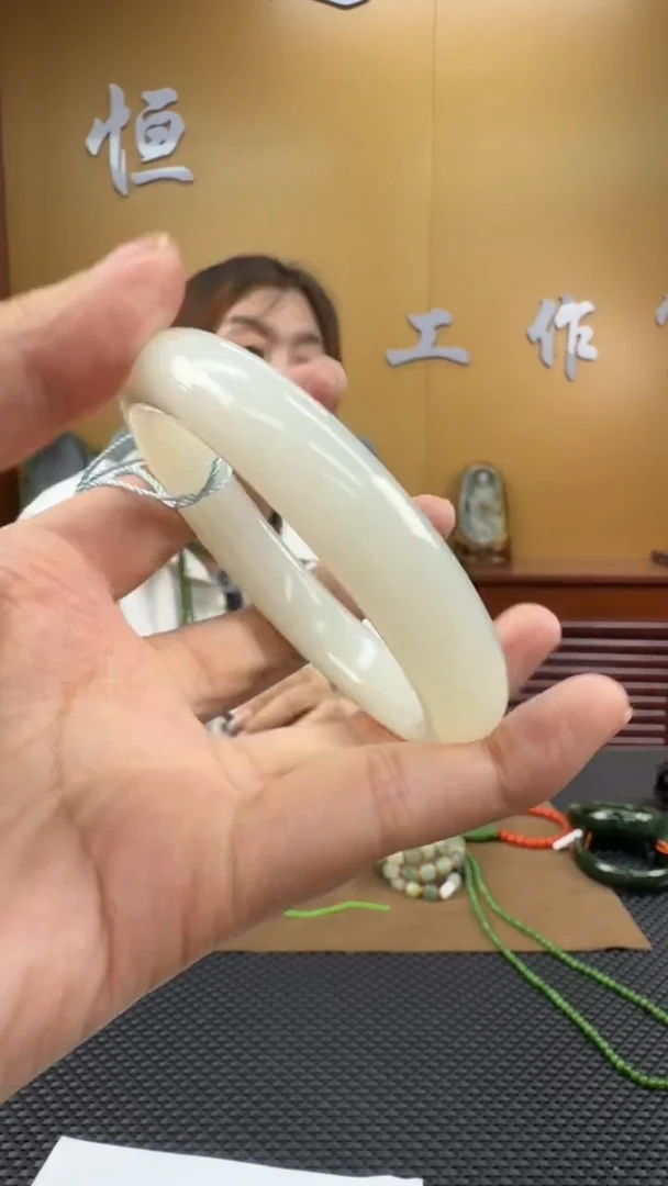 颈饰未镶嵌和田玉手镯60