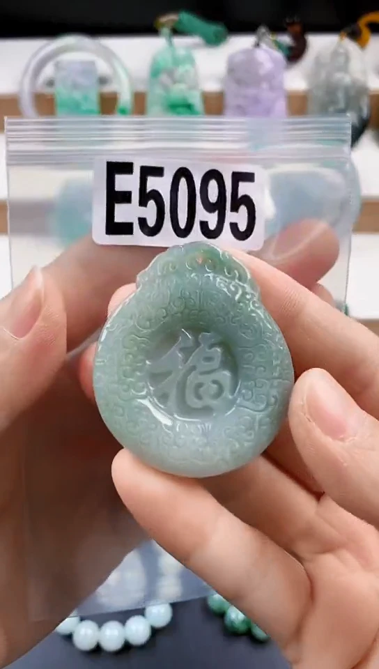 颈饰未镶嵌翡翠天然翡翠吊坠挂件