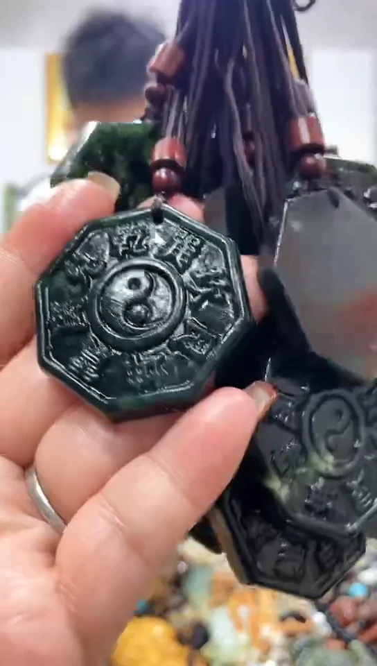 未镶嵌蛇纹石玉吊坠多样性发货发其中一件