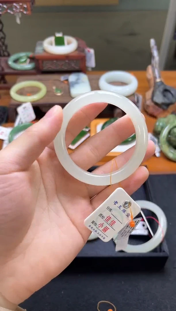 未镶嵌手镯和田玉青海青白 56圈 2