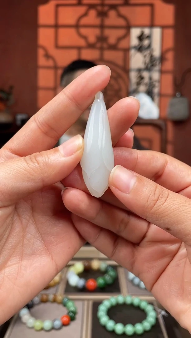 颈饰未镶嵌和田玉吊坠