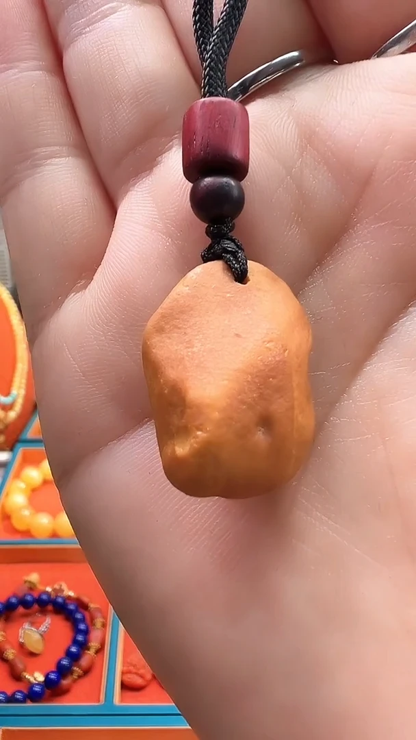 蜜蜡颈饰银S925镶嵌蜜蜡全皮吊坠