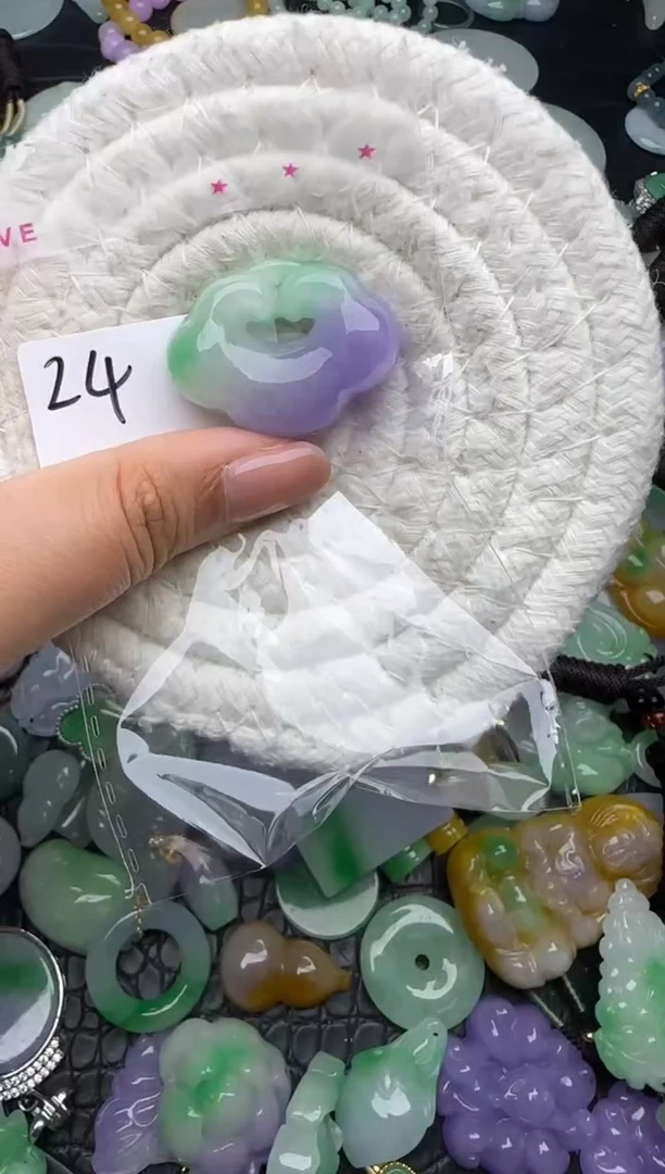 颈饰未镶嵌翡翠缅甸翡翠吊坠