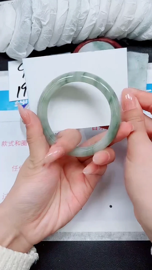 【闪购商品】石英质玉手镯未镶嵌A215-60*61