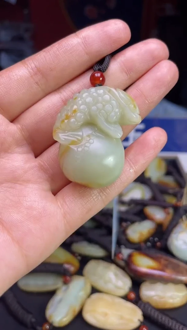 颈饰未镶嵌和田玉1