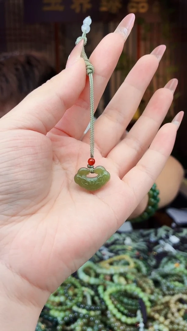 和田玉未镶嵌颈饰拍一发一