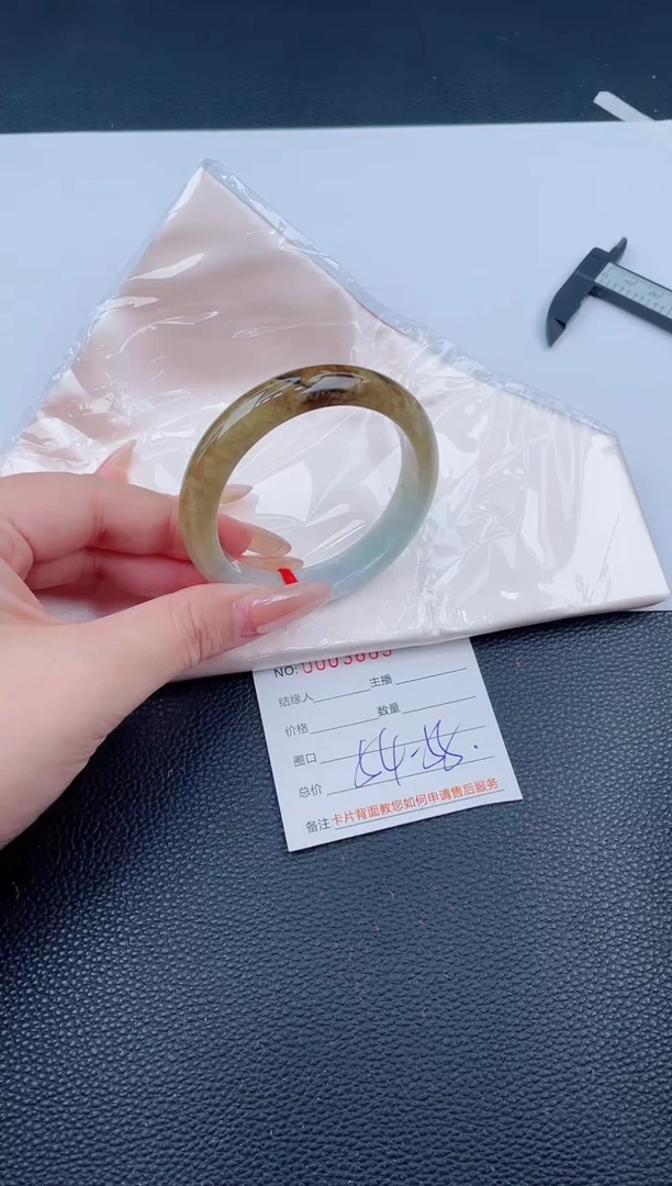 未镶嵌手镯翡翠天然翡翠手镯