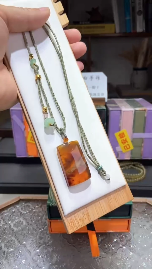 琥珀颈饰未镶嵌棕蜜平安无事牌