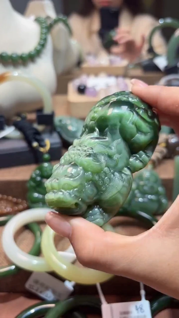未镶嵌和田玉（碧玉）挂件1