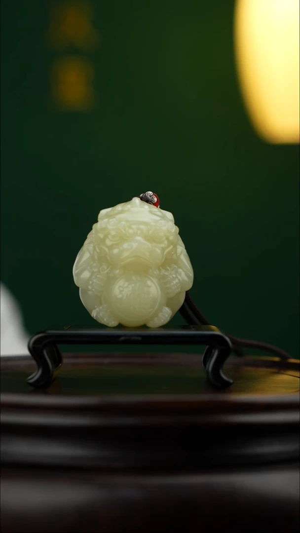 玉【貔貅抱球】天然玉石手把件