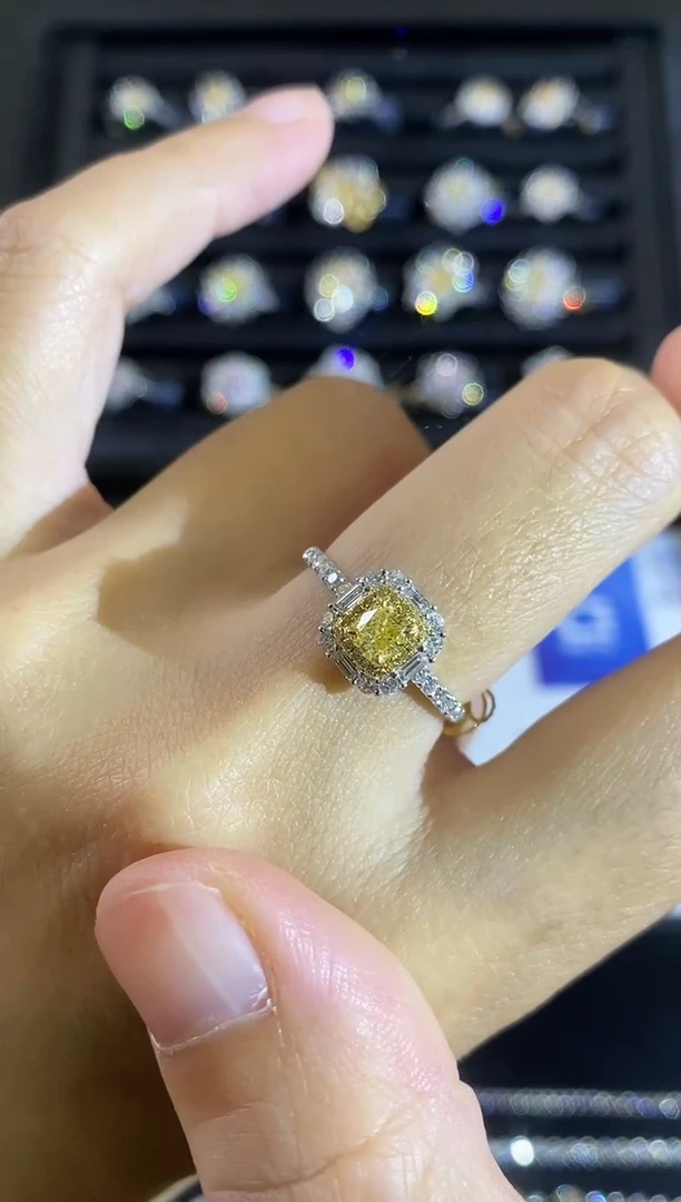 18K金镶嵌戒指钻石00