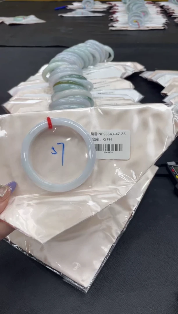 未镶嵌手镯翡翠翡翠手镯