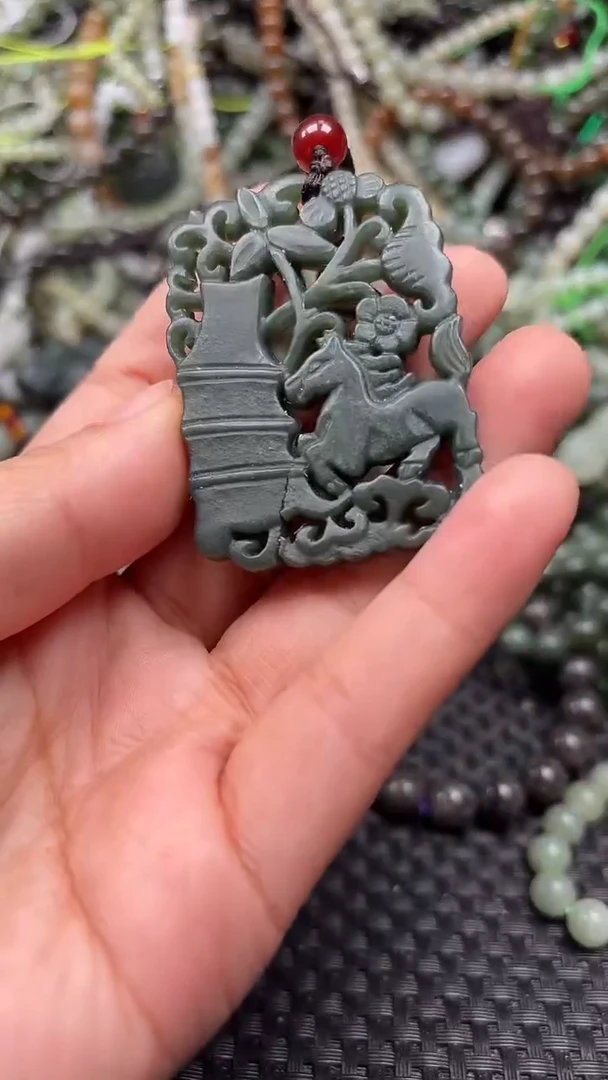 颈饰未镶嵌和田玉1