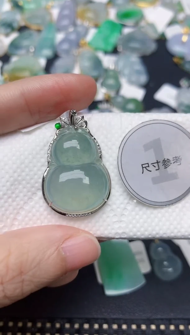 颈饰18K金镶嵌翡翠天然缅甸A货翡翠