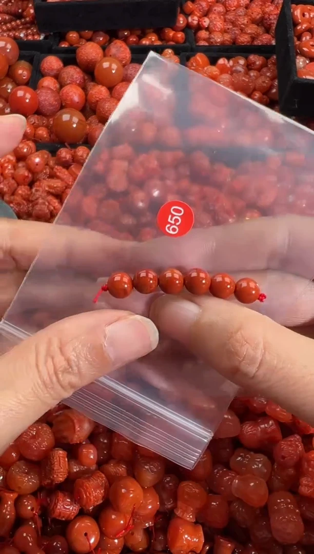 南红玛瑙未镶嵌颈饰1