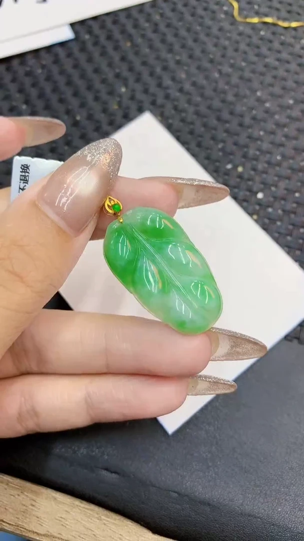 颈饰18K金镶嵌翡翠1