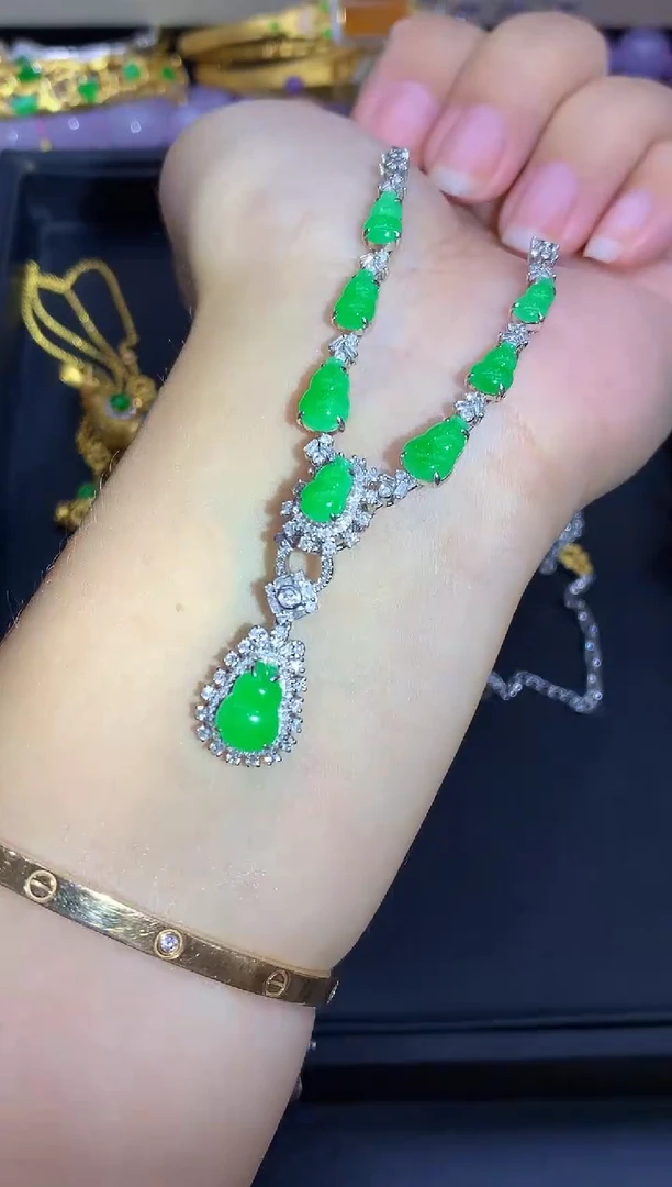 颈饰18K金镶嵌翡翠718-中国好珍宝