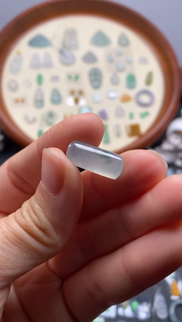 颈饰未镶嵌翡翠飘花马安/芬