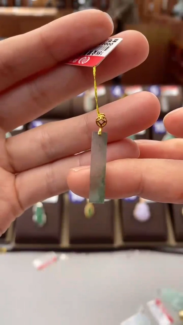 【闪购商品】翡翠颈饰18K金镶嵌无事柱