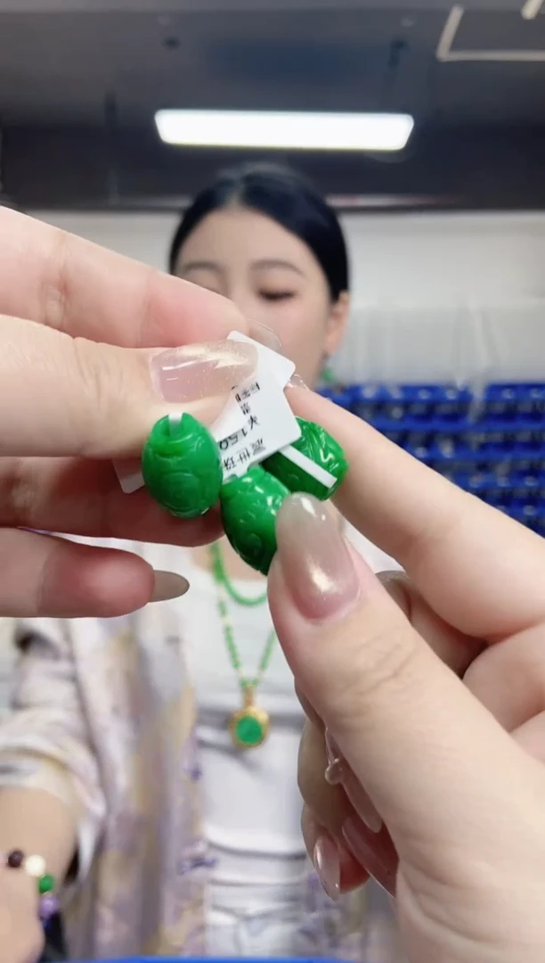【闪购商品】翡翠吊坠(不含链)未镶嵌多样性发其一颜色微差