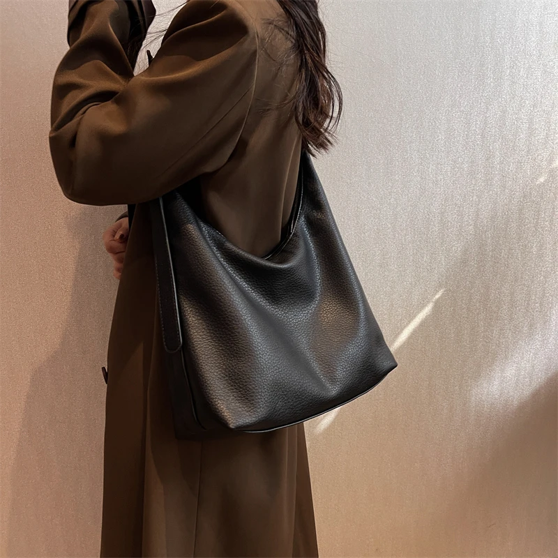 腋下包包女式2025新款秋冬上班通勤斜挎包高级感大容量单肩托特包