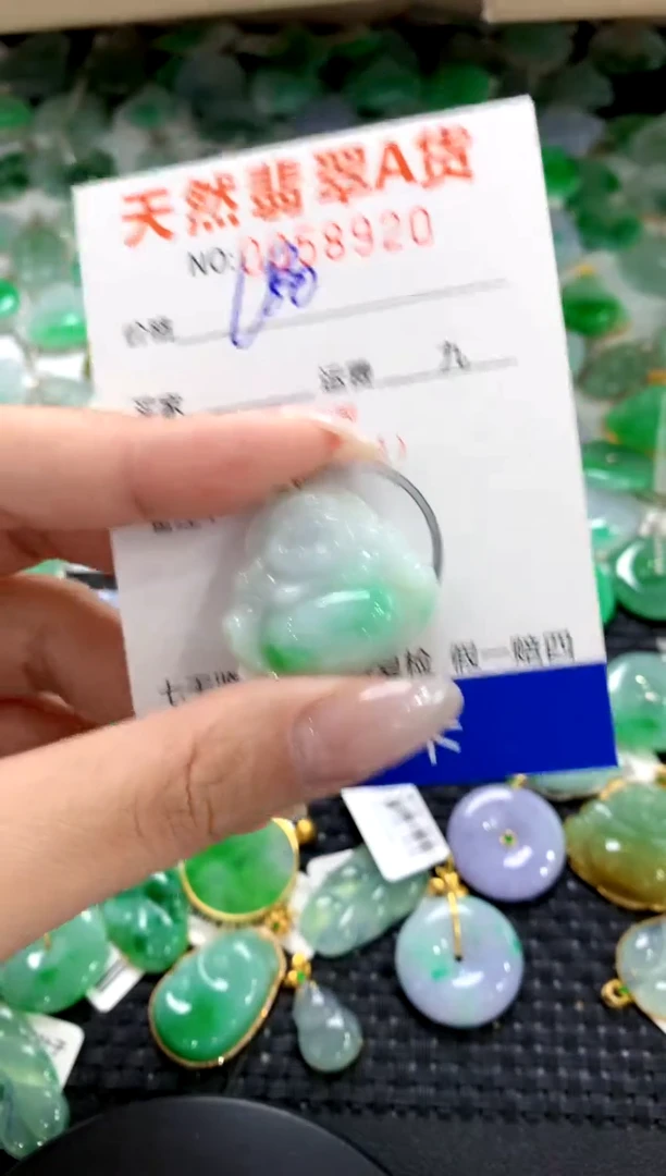 翡翠18K金镶嵌颈饰1111111111111111