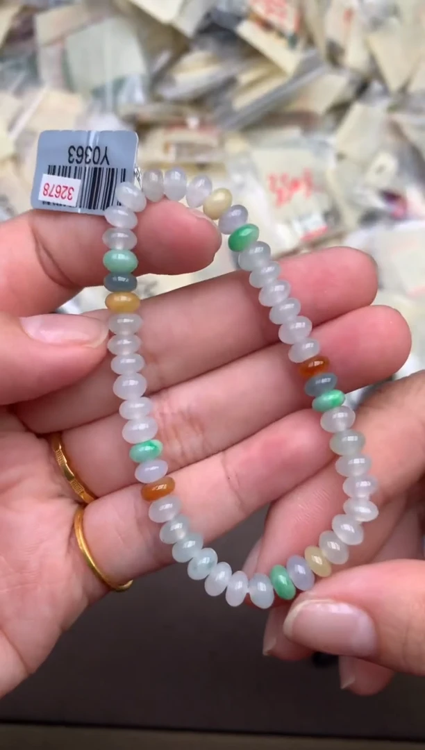 翡翠挂件未镶嵌  —