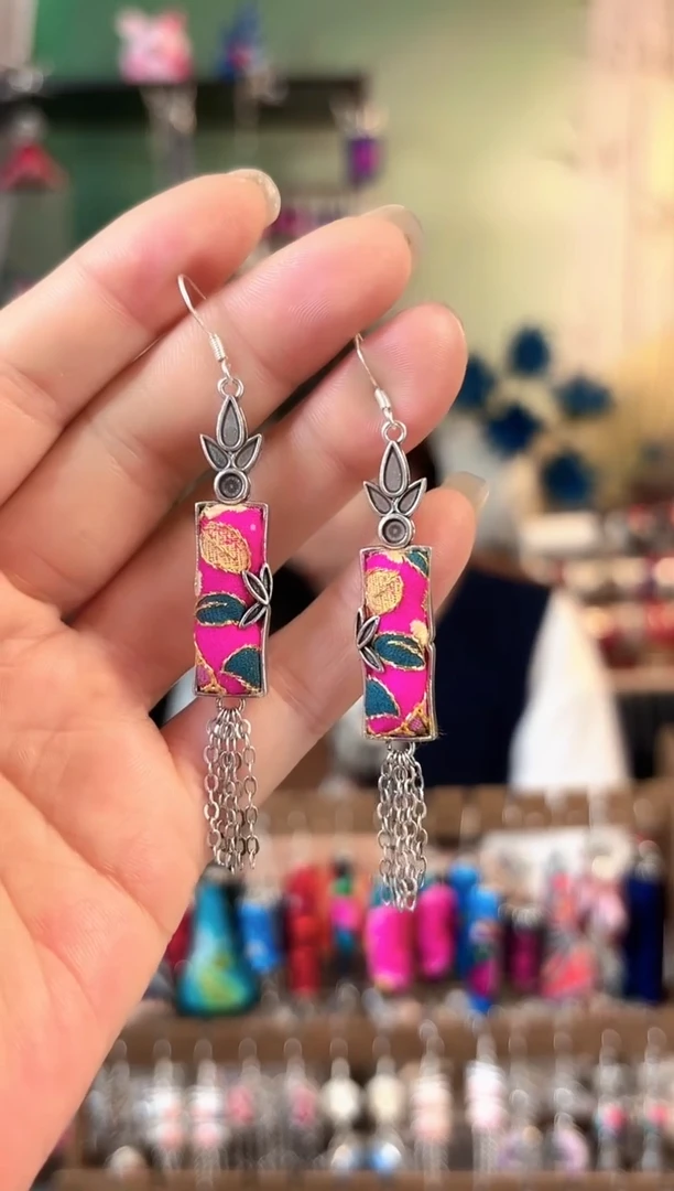 彩云南阁非遗老绣饰品176