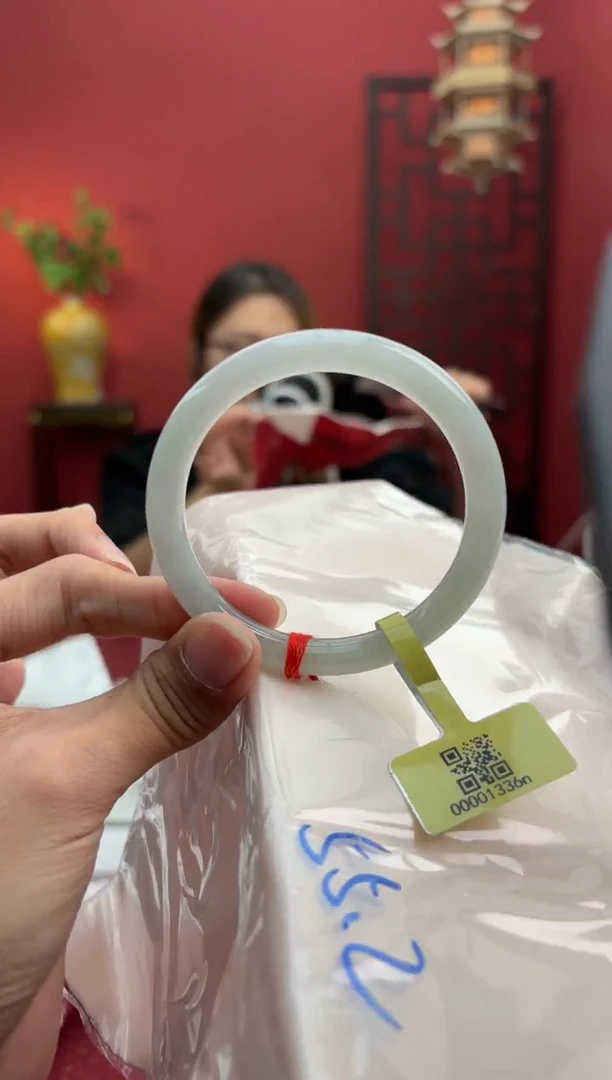 未镶嵌手镯（圆镯）翡翠翡翠手镯