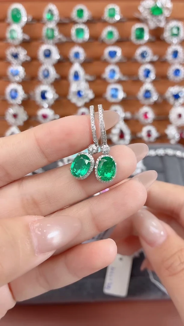 18K金镶嵌耳饰祖母绿-2.8克拉