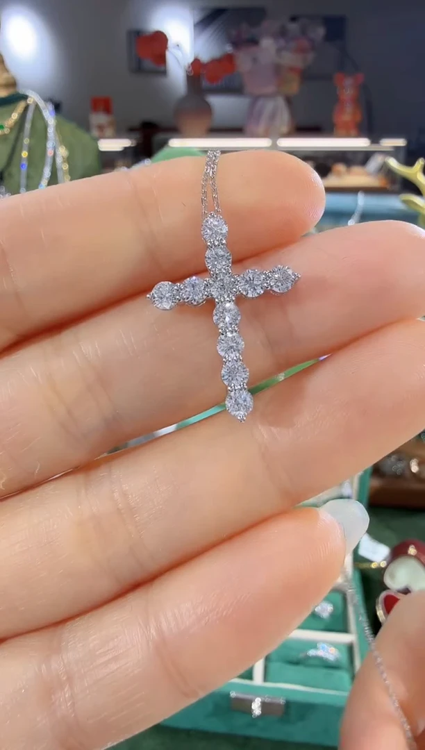 18K金镶嵌颈饰实验室培育钻石项链