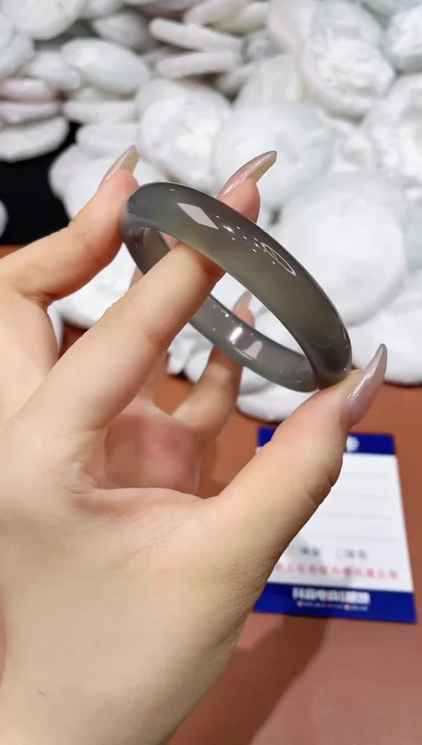 玛瑙/玉髓手镯未镶嵌60
