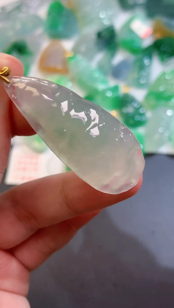 颈饰未镶嵌翡翠