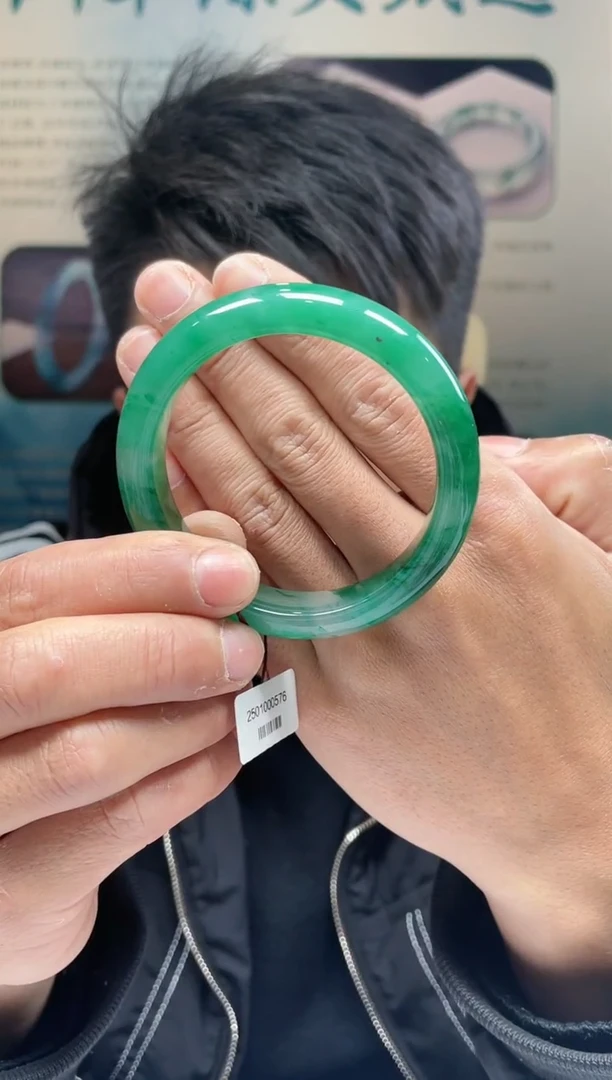 【闪购商品】石英质玉手镯未镶嵌非洲翠手镯多样性发货