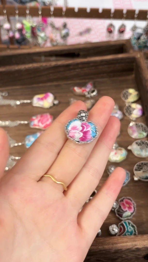 织绣民族风非遗老绣饰品108