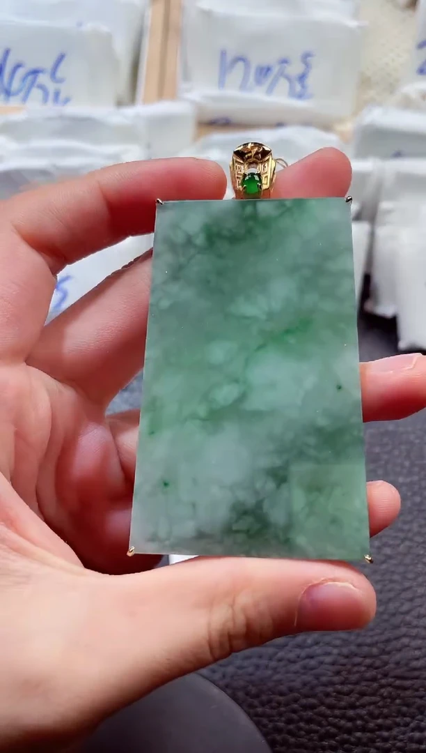 颈饰18K金镶嵌翡翠00001209