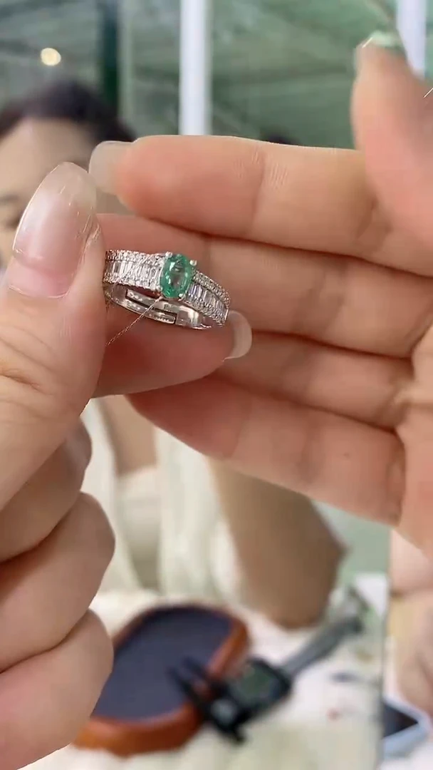 银S925镶嵌戒指祖母绿171ZB1102产品一个