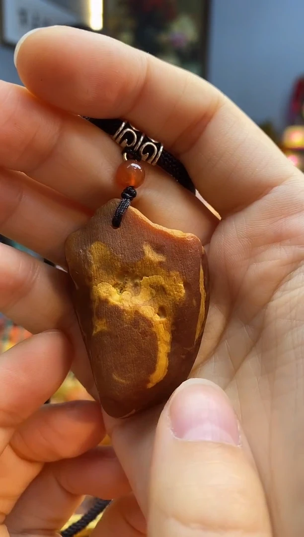 未镶嵌颈饰琥珀吊坠