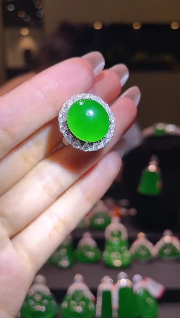 【闪购商品】翡翠吊坠(不含链)18K金镶嵌A47