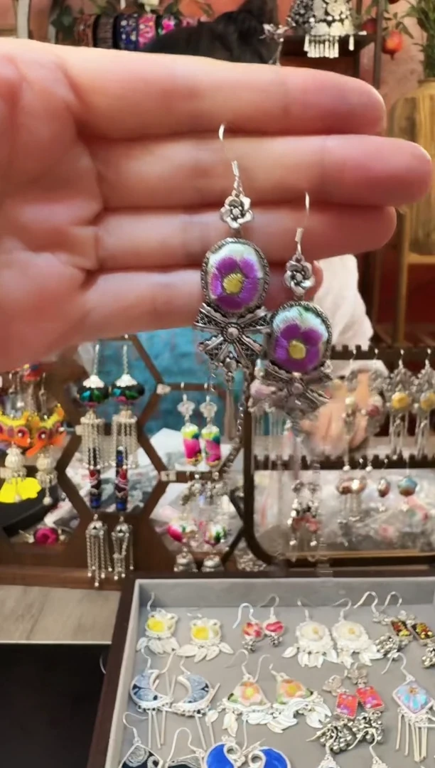 织绣云织谣民族风精美饰品127竞拍