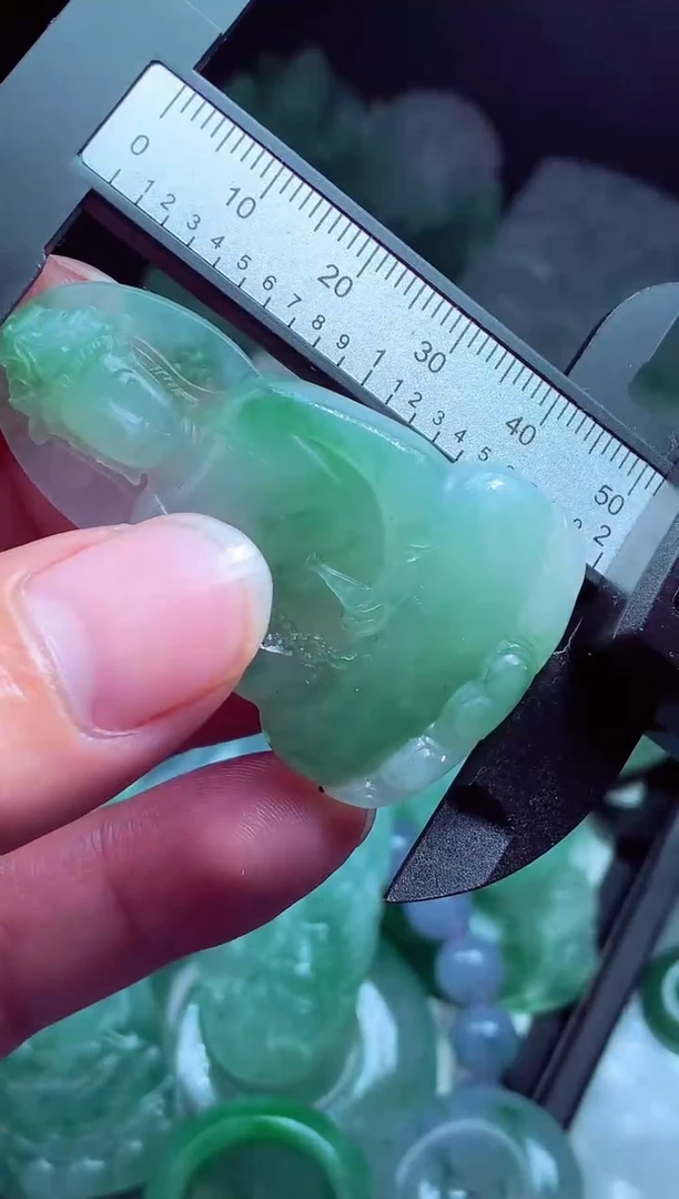 未镶嵌定制翡翠雨***?翡翠毛货定制