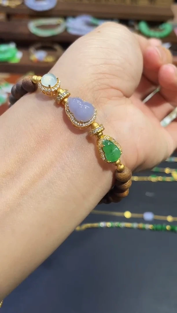 颈饰未镶嵌翡翠手串